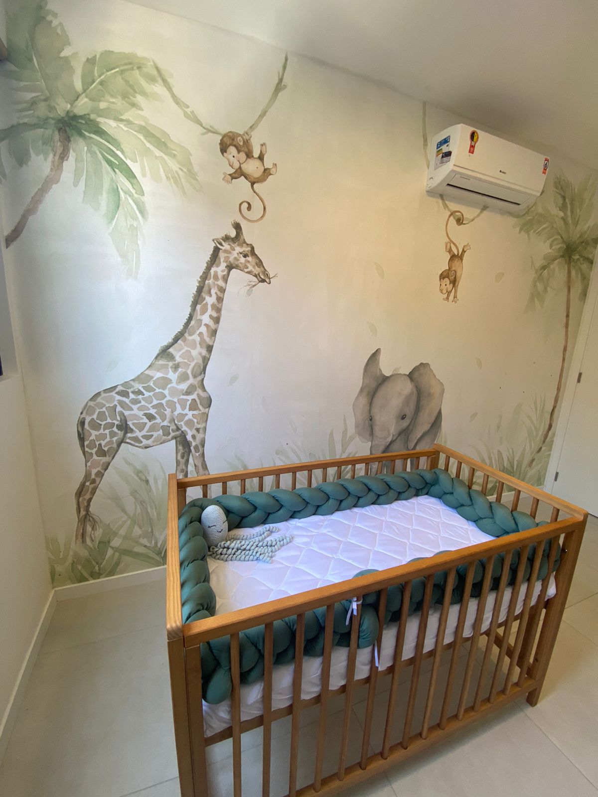PAPEL DE PAREDE PERSONALIZADO SAFARI COM GIRAFA ELEFANTE E MACACOS